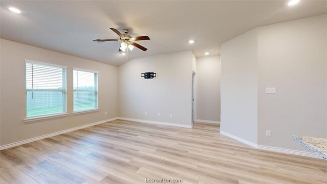 Photo - 2148 Chief St