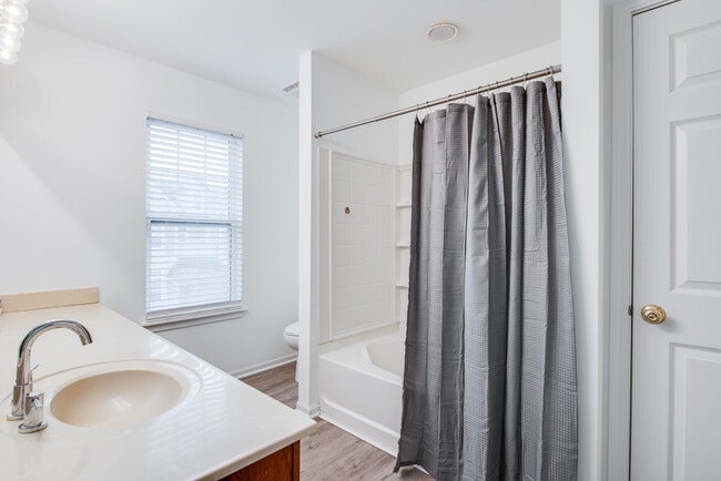 Photo - 401 N Commerce St