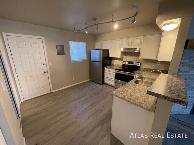 Photo - 1984 Mineola St Unit B