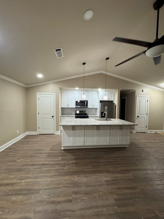 4909 Bayside Ct