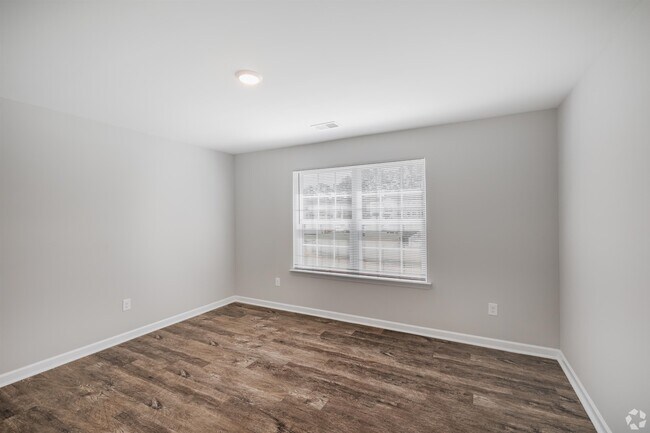 Photo - 755 Charter Dr