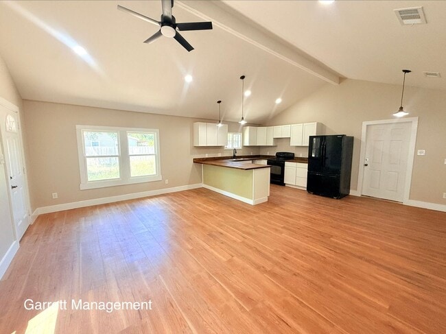 Photo - 505 W Ave C