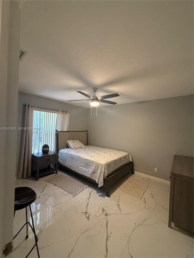 Photo - 5711 NW Zenith Dr