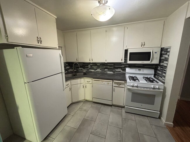 Photo - 2010 Blossom Ln