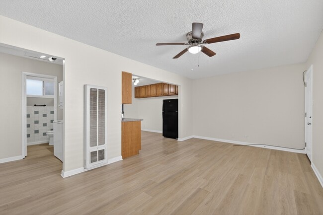 Photo - 2046 Rutherford St