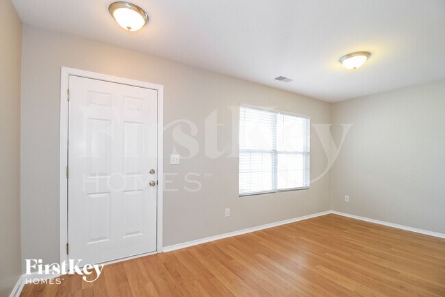 Photo - 530 Martha Ct