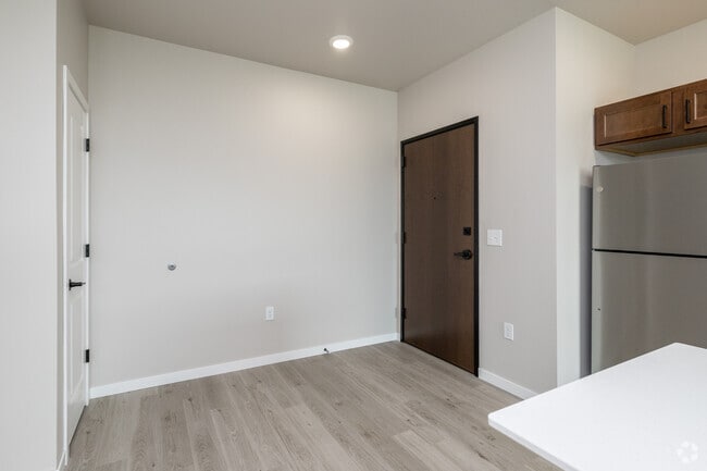 2BR, 2BA - 967SF - Dining Area
