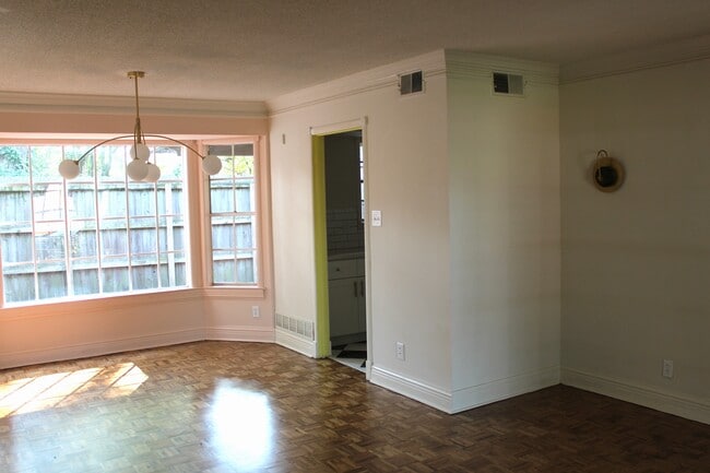 Photo - 1589 York Ave