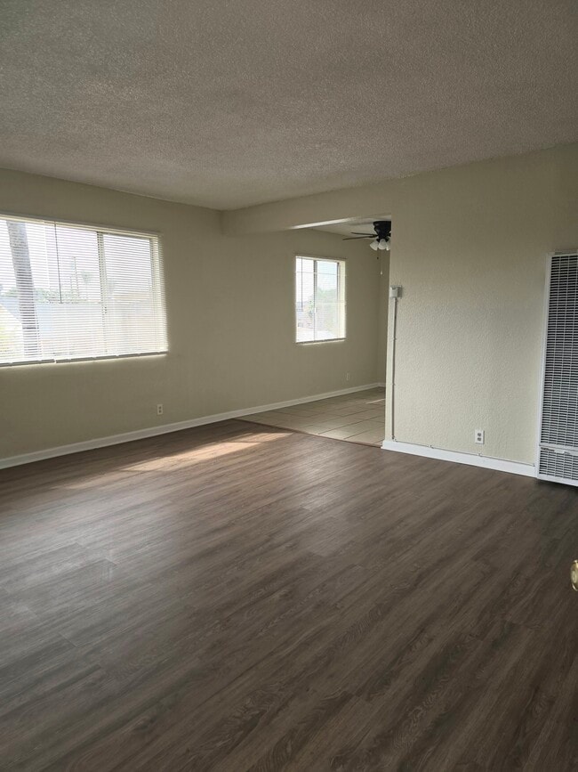 Building Photo - 11112 S New Hampshire Ave Unit 11112 S. New Hampshire Rental