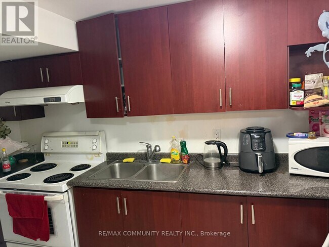 Photo - 8 Terry Fox St