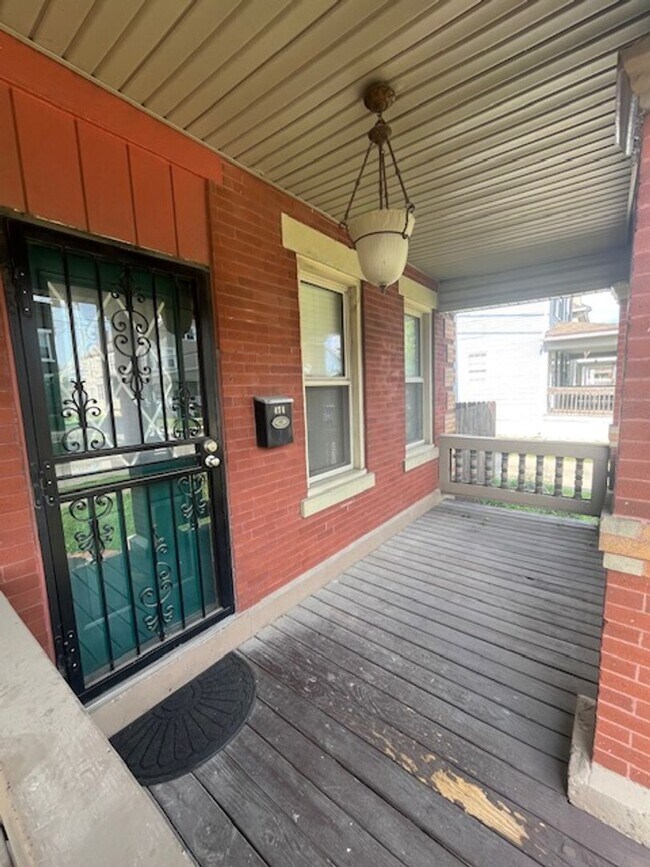 Photo - Spacious 3 bed, 1.5 bath duplex