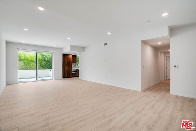 Building Photo - 1021 S Shenandoah St Unit 102 Rental