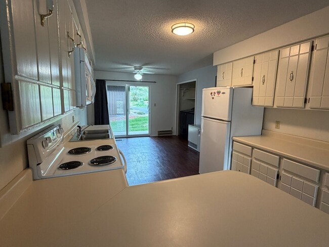 Photo - 2930 Holly Ave