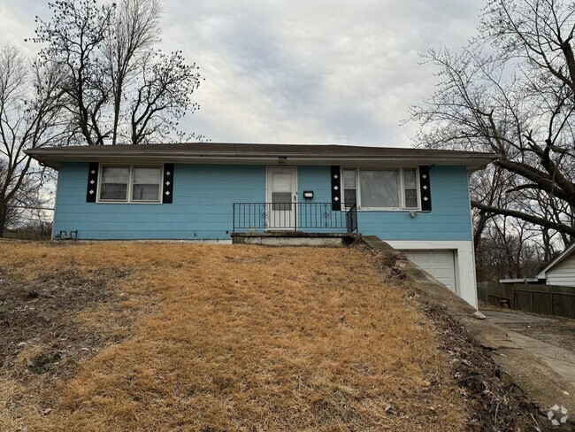 Building Photo - Charming 2 Bed, 2 Bath Home with New Updat...