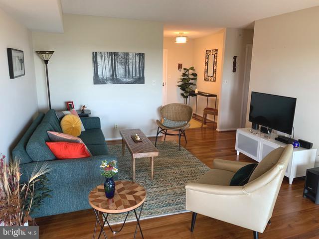 Photo - 5903 Mt Eagle Dr Unidad 802