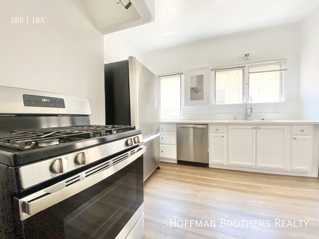 Building Photo - 362 1/2 N Sierra Bonita Ave-