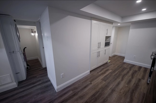 Photo - 858 Bronson Ave