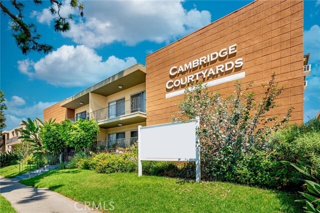 Building Photo - 17931 Devonshire St Unit 1