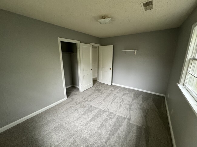 Building Photo - 2458 N Kitley Ave Rental