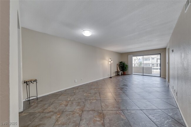 Photo - 1937 Scimitar Dr Unidad 37