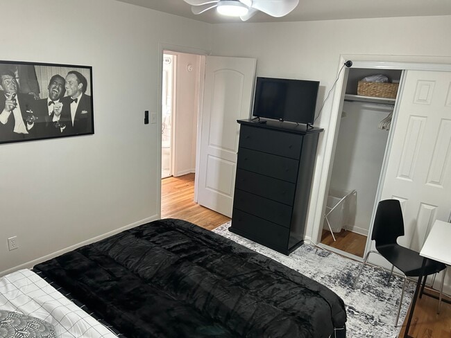 Photo - 4926 Hooker St