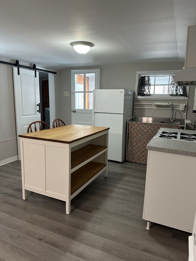 Building Photo - 4935 8th Ave Unit Rear