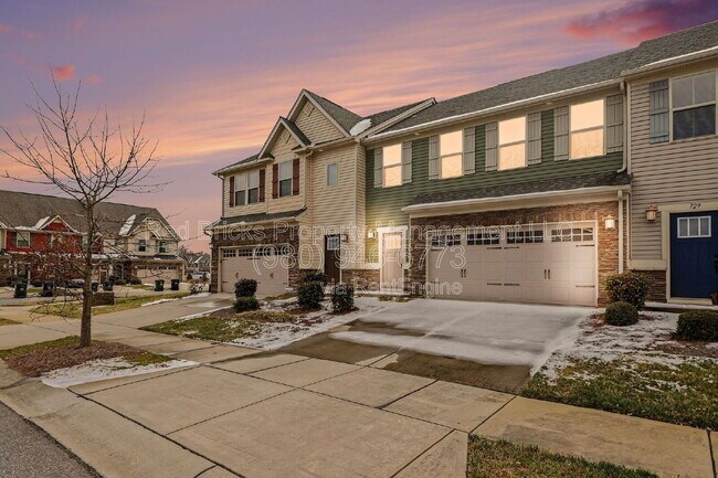 Photo - 727 Dynamo St NW