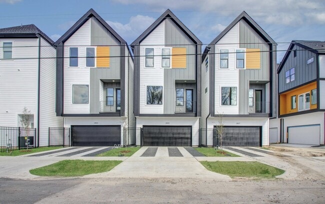 Building Photo - 2803 Anita St