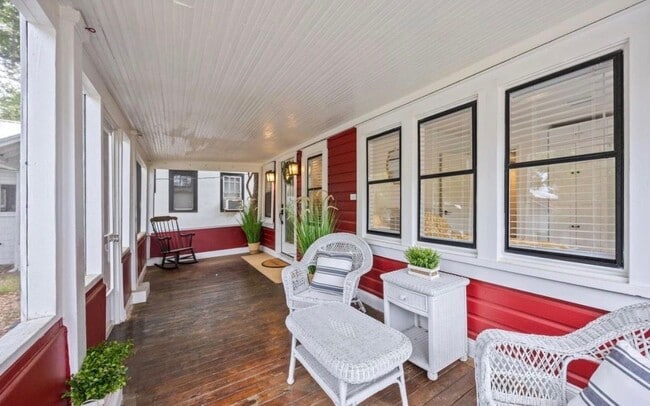 Photo - 136 Washington St