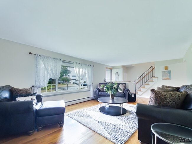 Photo - 7189 Coventry Rd N