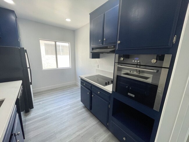 Photo - 1bd/1ba, Gorgeous, private unit with balcony, with parking in Sherman Oaks! Unidad 207