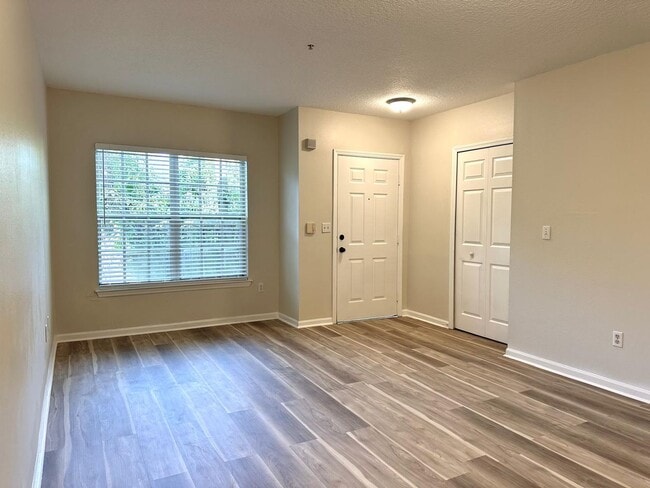 Photo - Freshly Updated Sunset Lake Condo (2 Bed, ...