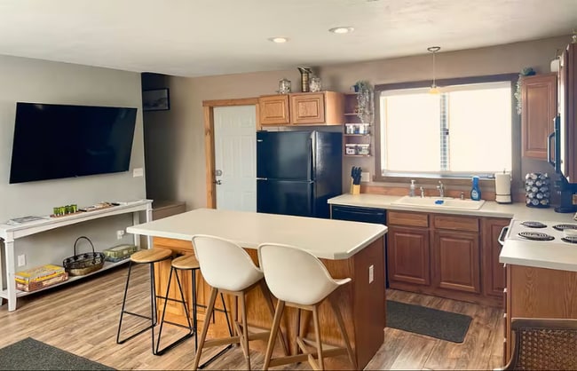 Building Photo - 411 W Quartz St