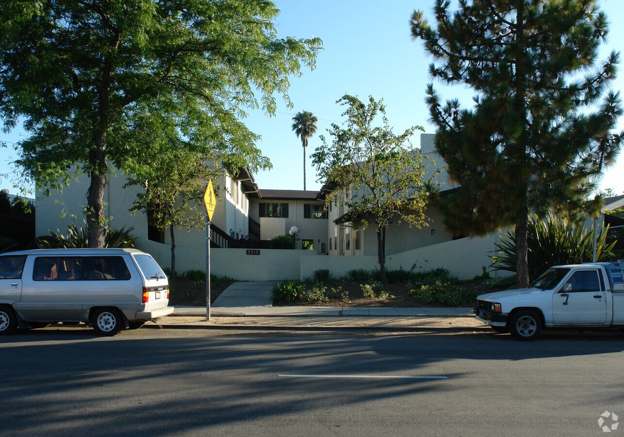 Photo - 2515 De la Vina St Apartments