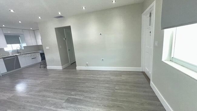 Photo - 2312 Van Buren St Unidad 1