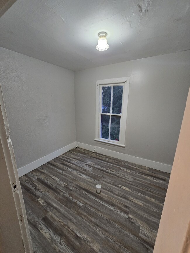 Photo - 325-311 11th St