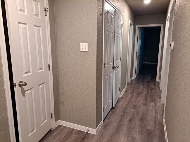 Photo - 209 W Robin Ln