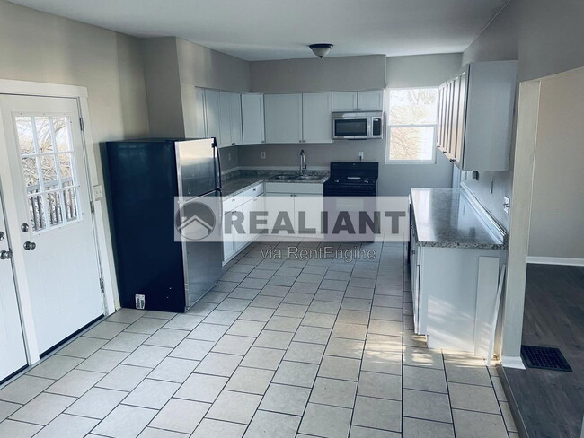 Photo - 112 10th Ave