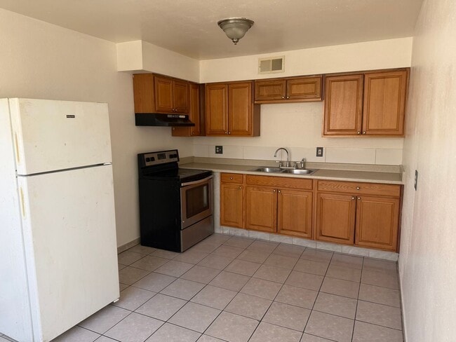 Building Photo - 370 N 15th St Unit 370 N. 15th St. #C