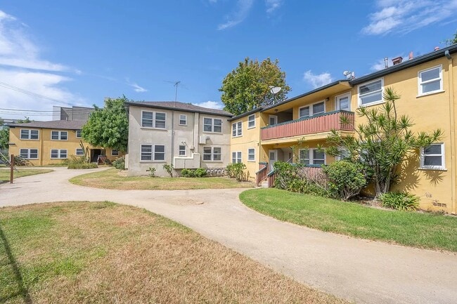 Photo - 5837 W 88th St Unidad 5837A Rental