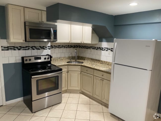Building Photo - 8 8th St Rental