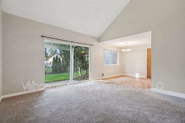 Photo - 810 NE Pinebrook Ave