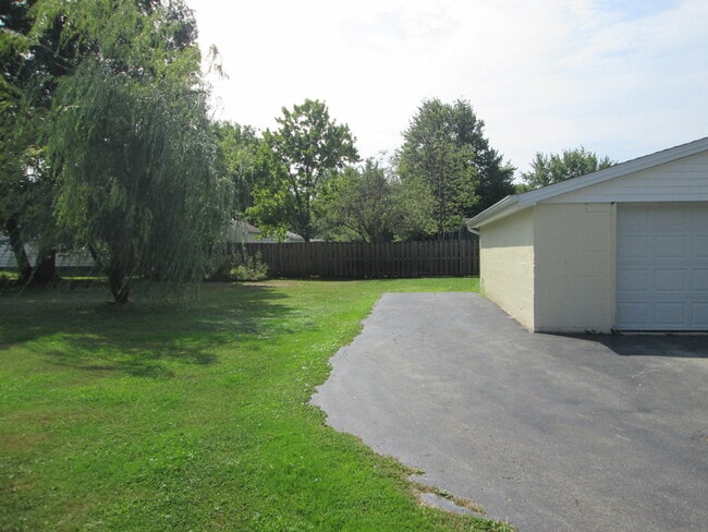 Photo - 2433 Bainbridge Ave