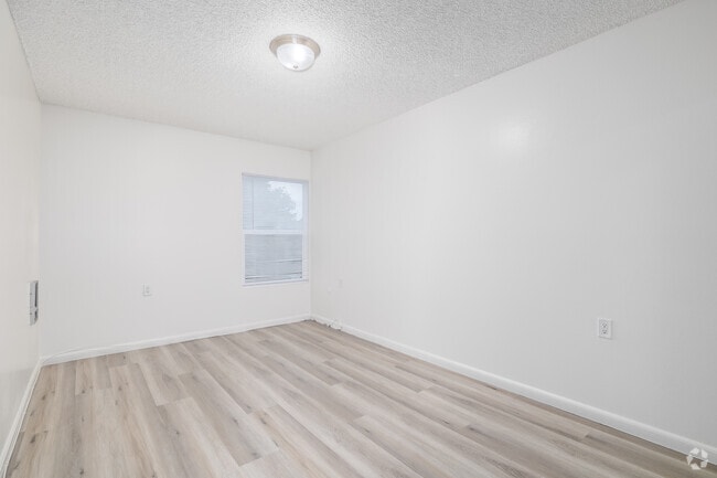 1BR, 1BA - 550SF - Bedroom