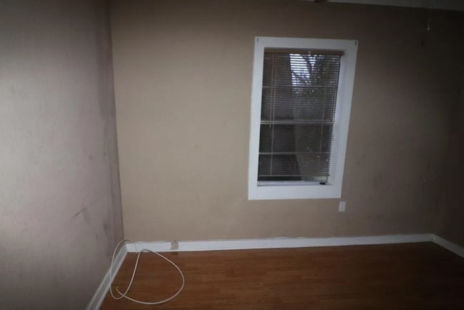 Photo - 3 bedrooms 1 bath $1100 per month  Section...