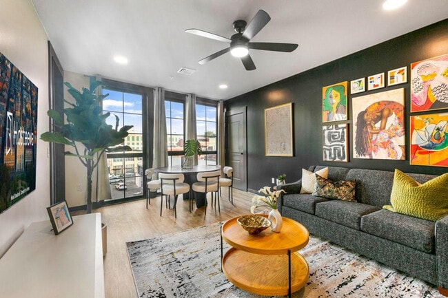 Building Photo - 611 Commerce St Unit ID1267104P Rental