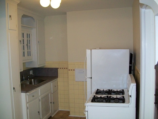 Photo - 572 Howell Ave Unit 1