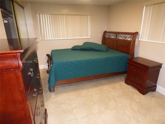 Photo - 19121 NE Miami Ct Unit #1