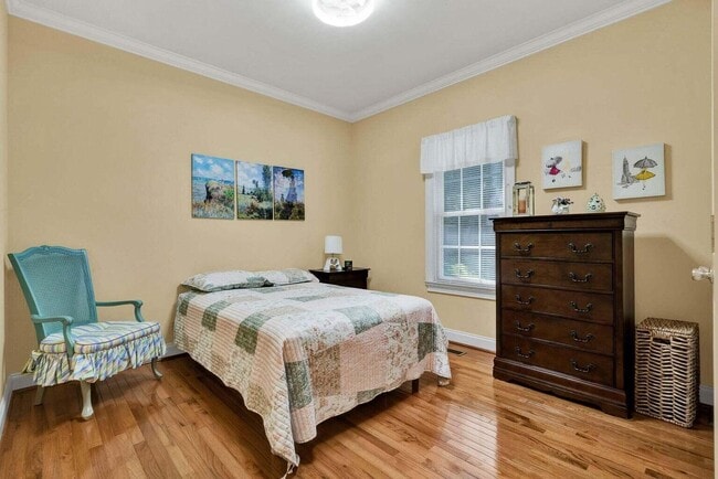 Photo - 1865 Weston Pl NW