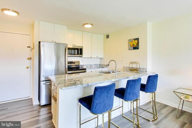 Photo - 2501 Calvert St NW Unit 711